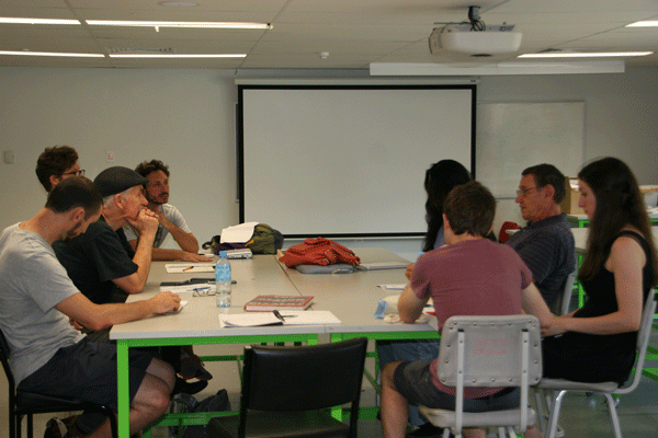 blogs/group-talking.gif
